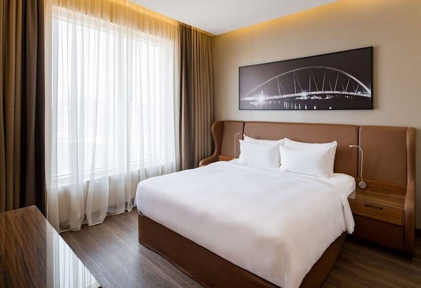 套房, Radisson Blu Hotel, Dubai Canal View