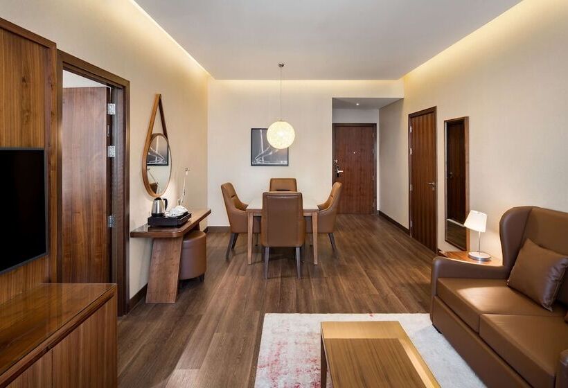 Family Suite, Radisson Blu Hotel, Dubai Canal View