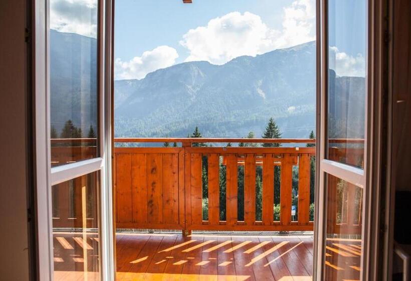 חדר סטנדרט לשלושה, Union