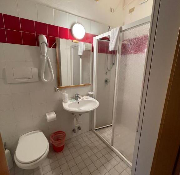 חדר סטנדרט לשלושה, Union