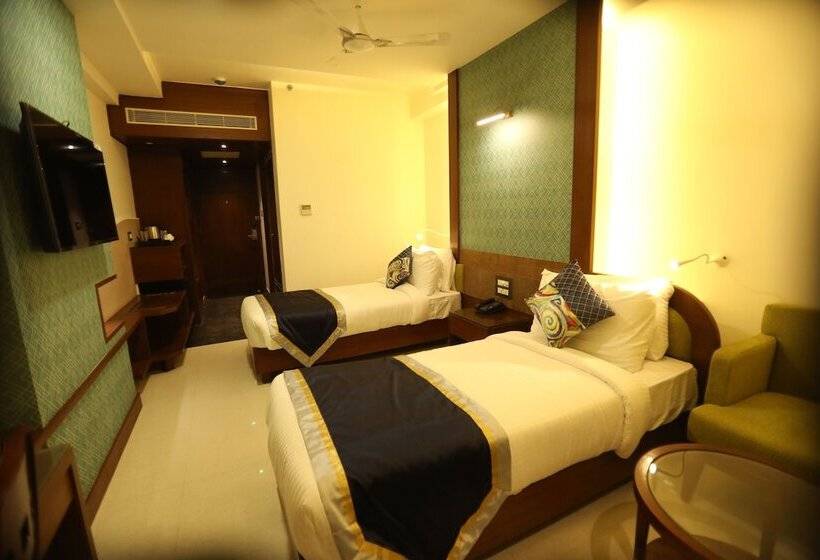 Номер Deluxe, The Pinnacle Inn Sarnath