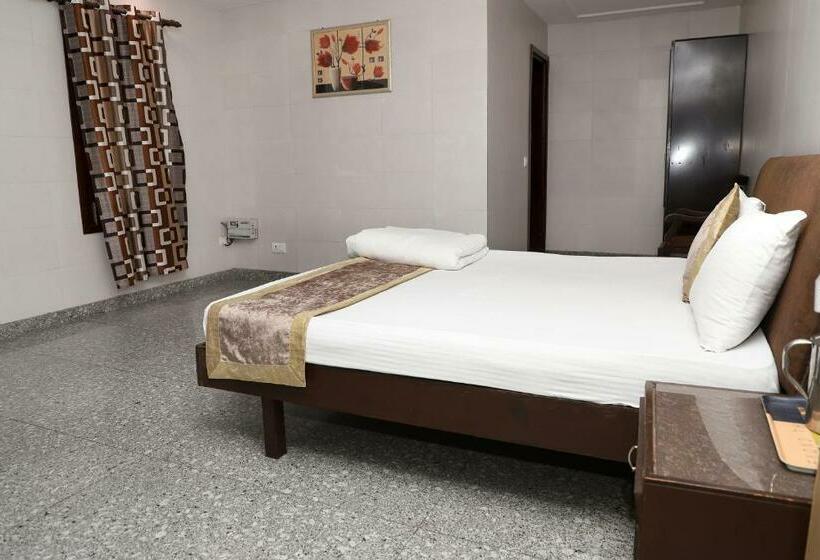 غرفة ديلوكس, Preet Palace 5 Mints Walk From Nizamuddin Railway Station