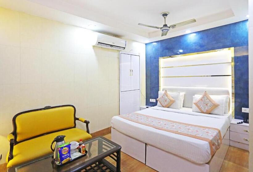 غرفة سوبيريور سرير كينج, Preet Palace 5 Mints Walk From Nizamuddin Railway Station