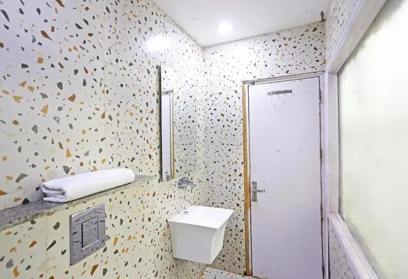 اتاق اجرایی سه نفره, Preet Palace  5 Mints Walk From Nizamuddin Railway Station