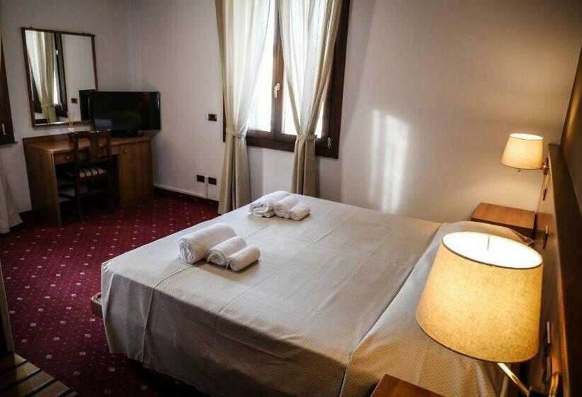 エコノミールーム, Villanova