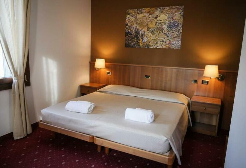 エコノミールーム, Villanova