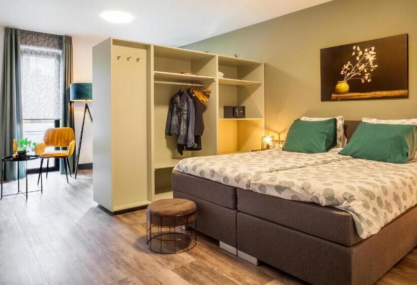 جناح جونيور, B&b La Vita Verde