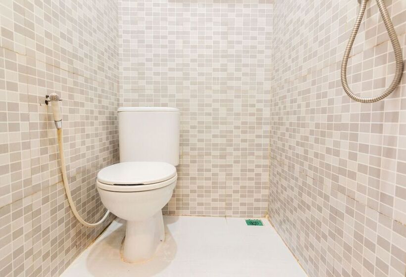 Quarto Deluxe, Oyo 1635 New Star