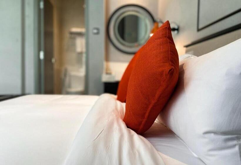 Quarto deluxe, Stanton