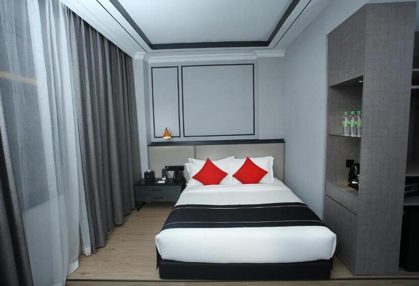 Quarto Familiar Deluxe, Stanton