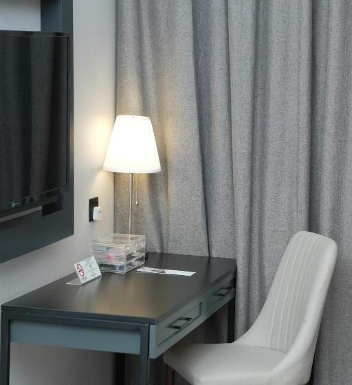 Quarto Familiar Deluxe, Stanton