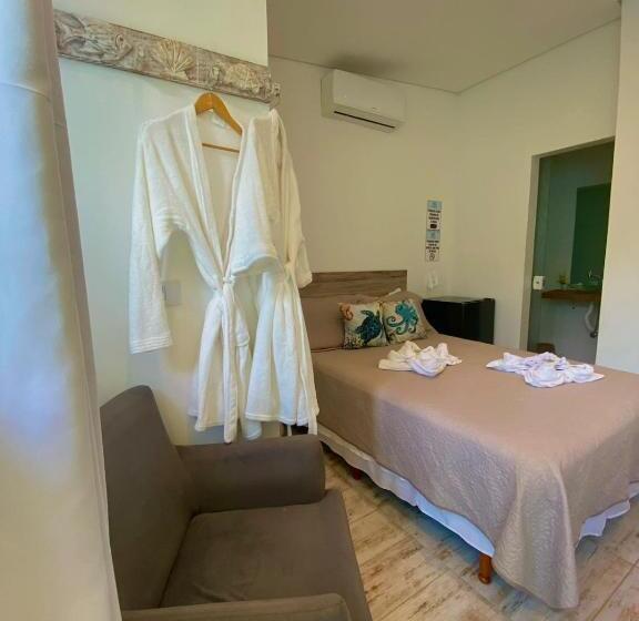 带阳台的三人标准间, Pousada Orquídeas Do Guarujá