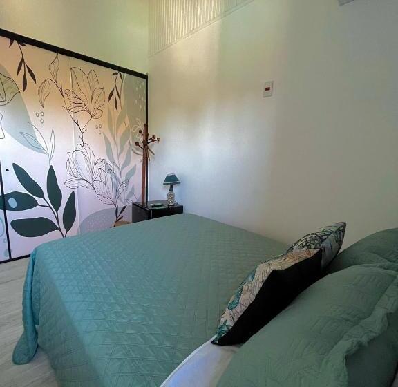 四人高级间, Pousada Orquídeas Do Guarujá