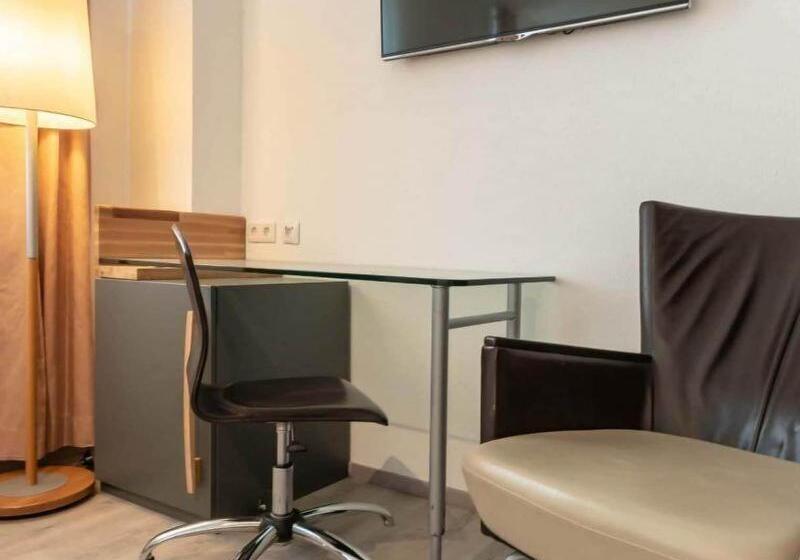 غرفة قياسية فردية, In Laisen