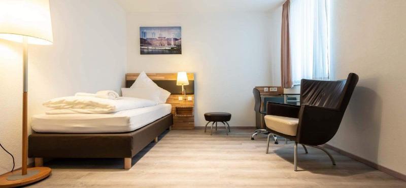 غرفة قياسية فردية, In Laisen