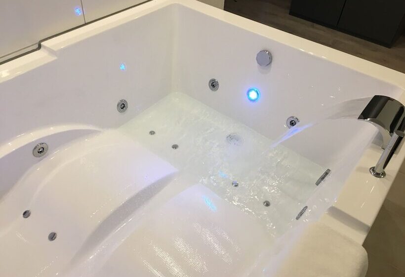 جناح جونيور, In Laisen