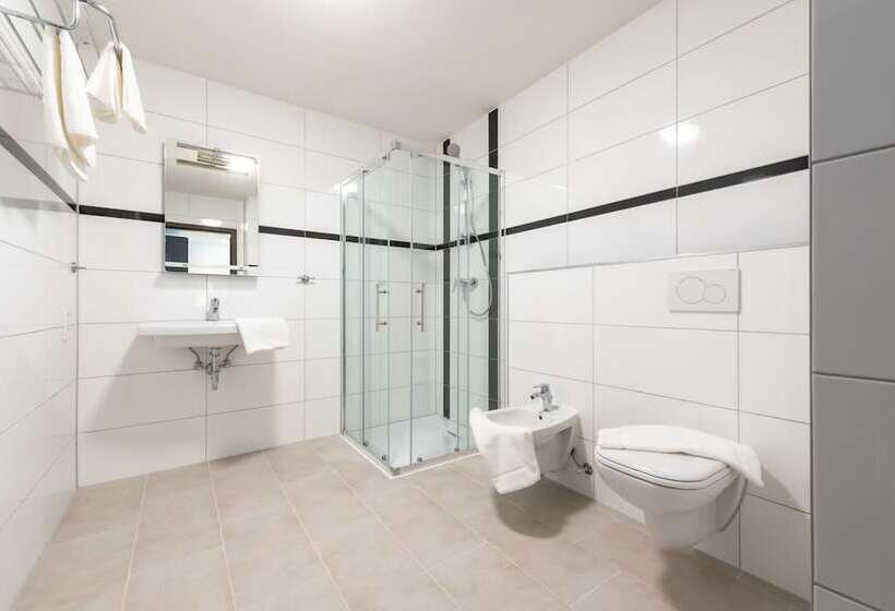 جناح عائلي, In Laisen