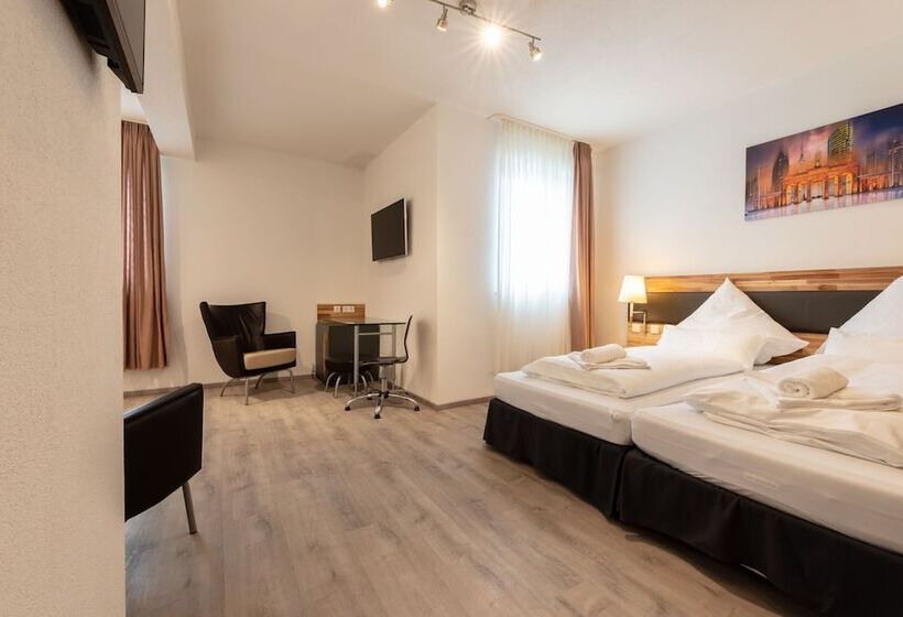 جناح عائلي, In Laisen