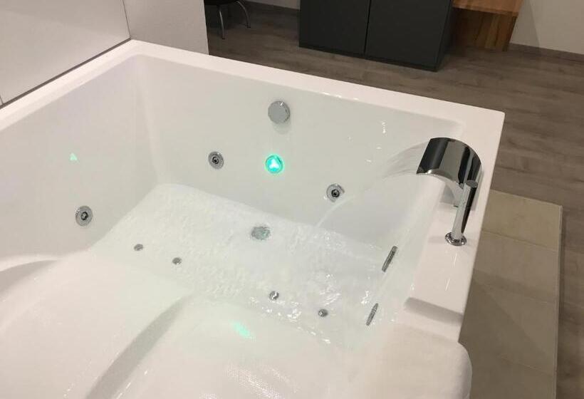 جناح جونيور, In Laisen