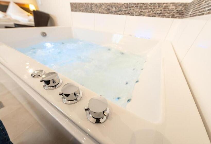 주니어 스위트, In Laisen