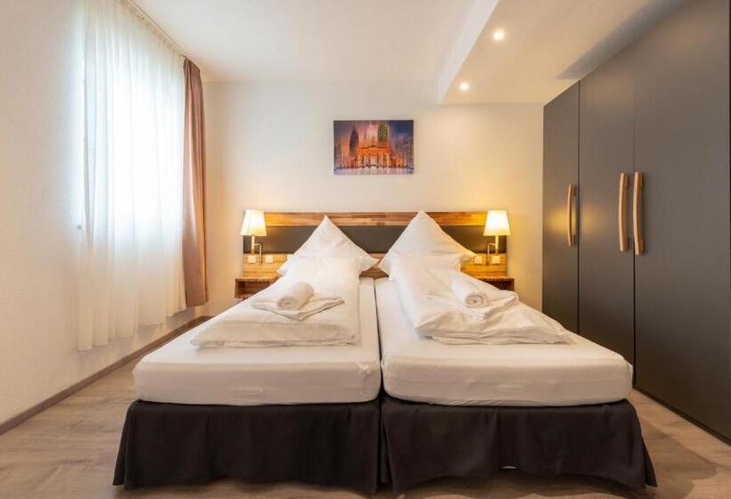 جناح عائلي, In Laisen