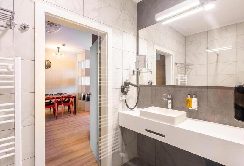 Апартаменты 1 Спальня, Bach Apartments