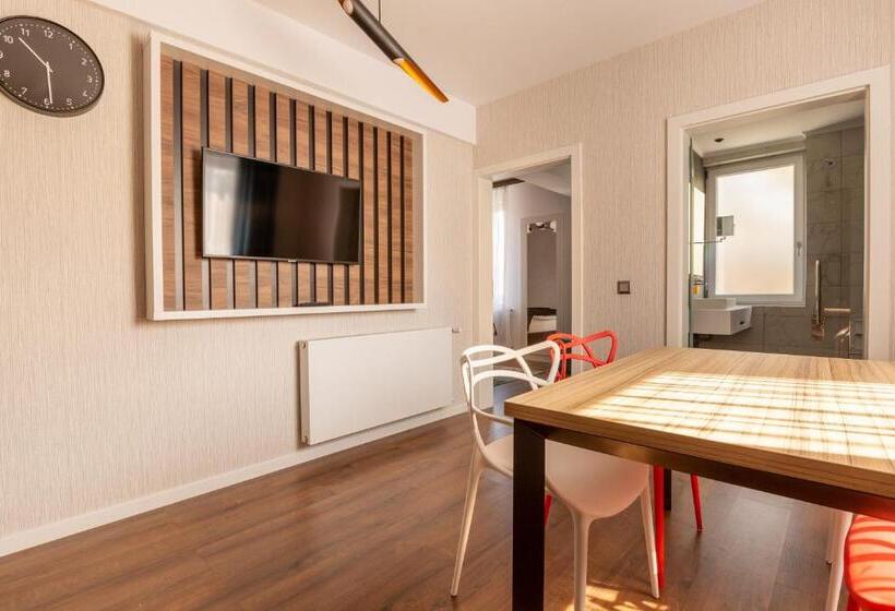 스탠다드 스튜디오, Bach Apartments