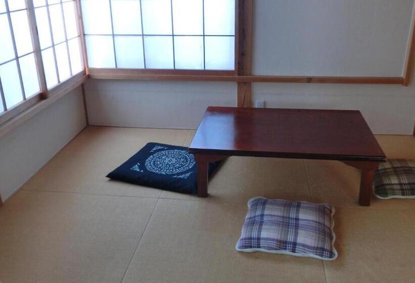 Ortak Banyolu Standart Oda, 交流の宿