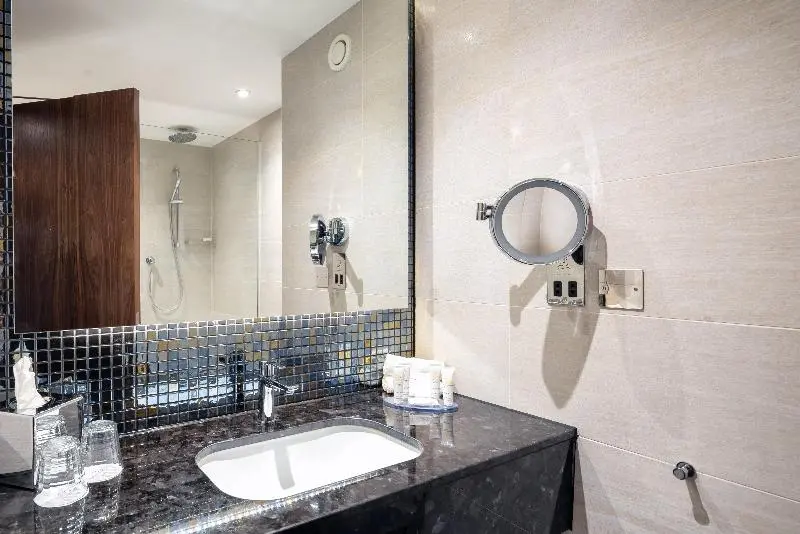 اتاق استاندارد با تخت بزرگ, Crowne Plaza London Heathrow T4, An Ihg
