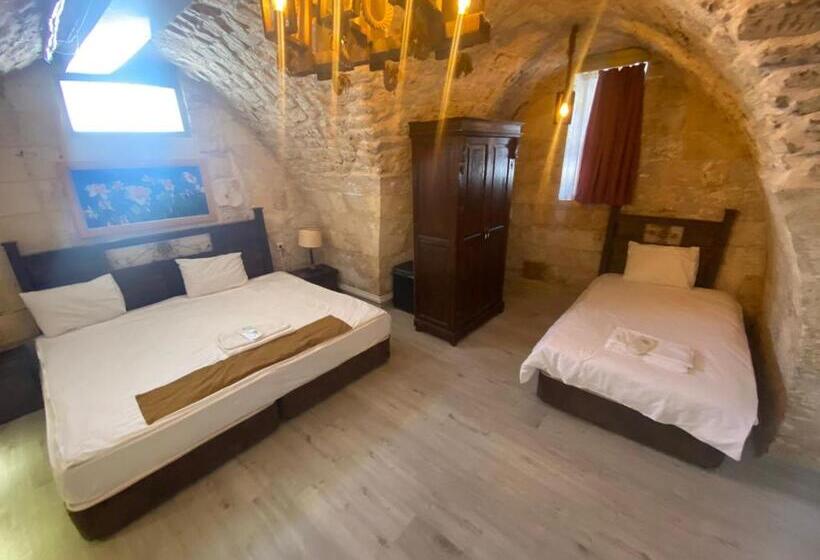 اتاق استاندارد سه نفره, Hanehan