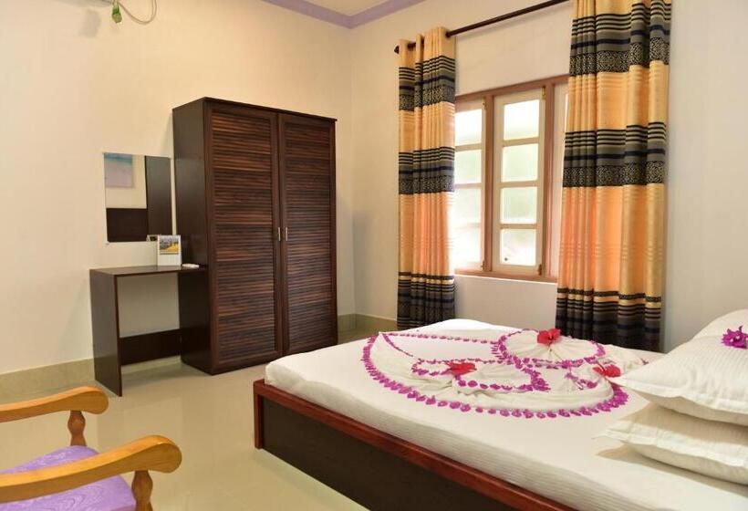 اتاق لوکس, Moodhumaa Inn