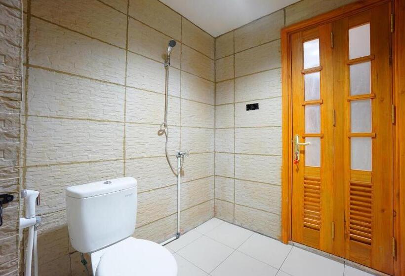 Quarto Estandar, Reddoorz Brand Man12045 Reddoorz Near Megamall Manado
