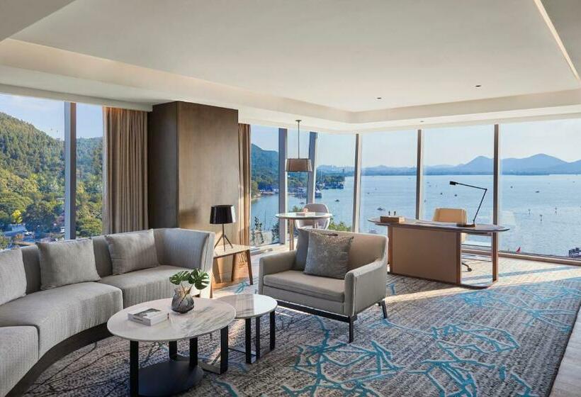 스위트 킹사이즈 침대, Xuzhou Marriott Hotel Lakeview