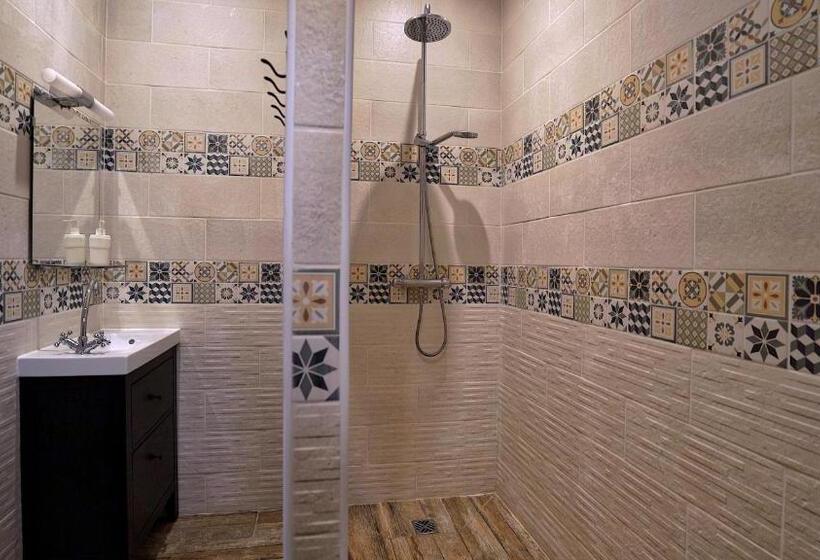 חדר דלוקס, Au Chapitre