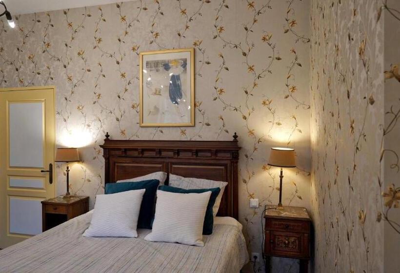 חדר דלוקס, Au Chapitre