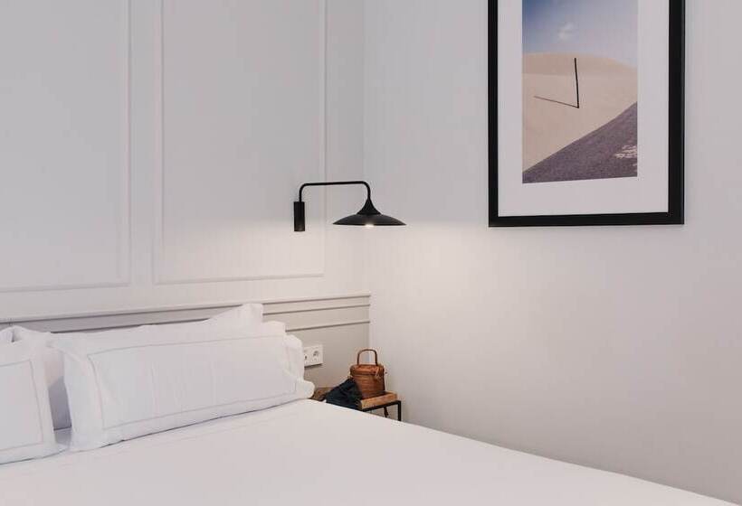 غرفة قياسية, Helen Berger Boutique