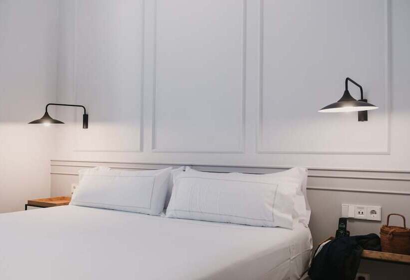 غرفة قياسية, Helen Berger Boutique