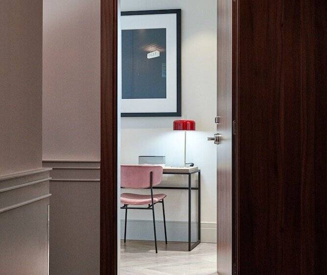 غرفة قياسية ثلاثية, Helen Berger Boutique