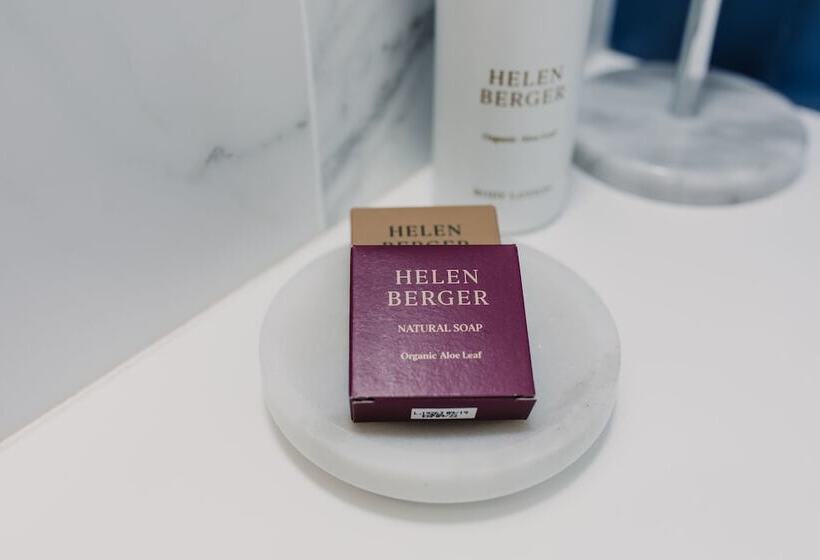 غرفة قياسية ثلاثية, Helen Berger Boutique