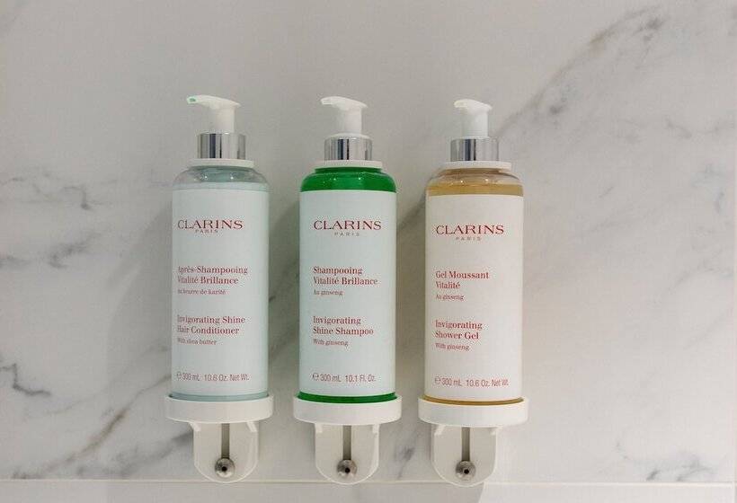 غرفة دور أخير, Helen Berger Boutique