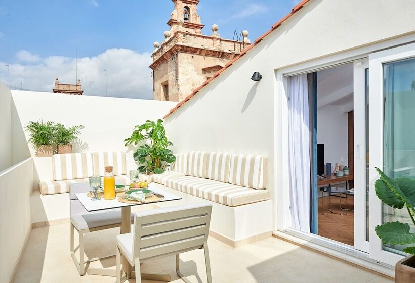 غرفة دور أخير, Helen Berger Boutique