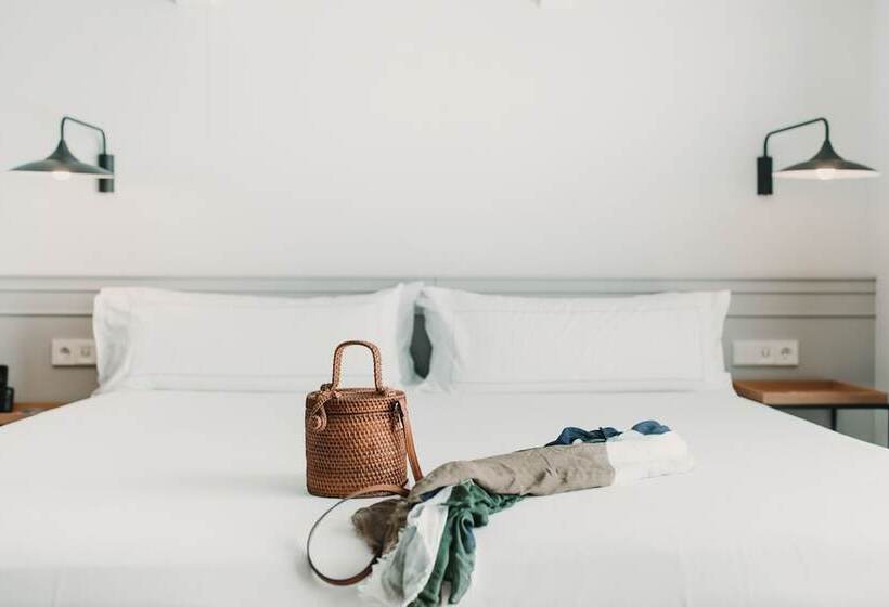 غرفة دور أخير, Helen Berger Boutique