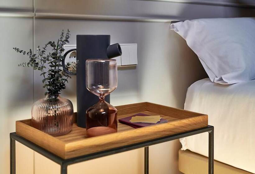 غرفة دور أخير, Helen Berger Boutique