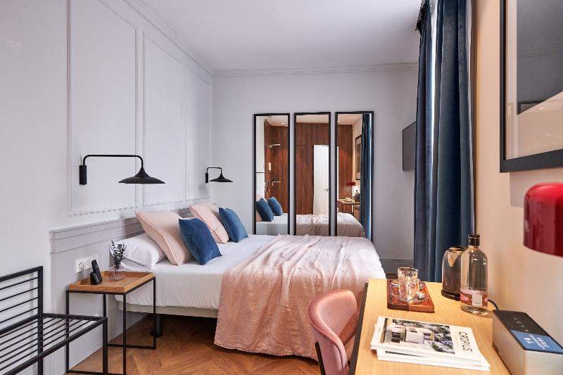 غرفة قياسية, Helen Berger Boutique