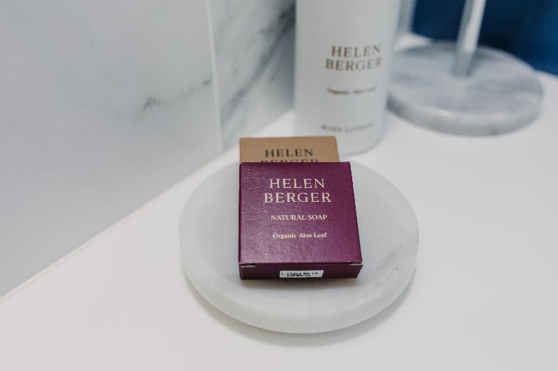 غرفة قياسية, Helen Berger Boutique