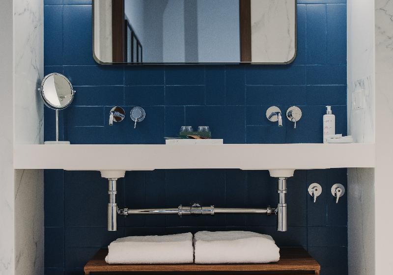 غرفة قياسية ثلاثية, Helen Berger Boutique