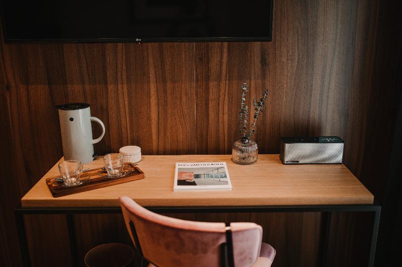 غرفة قياسية ثلاثية, Helen Berger Boutique