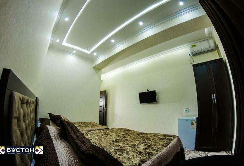 اتاق خانوادگی, Buston