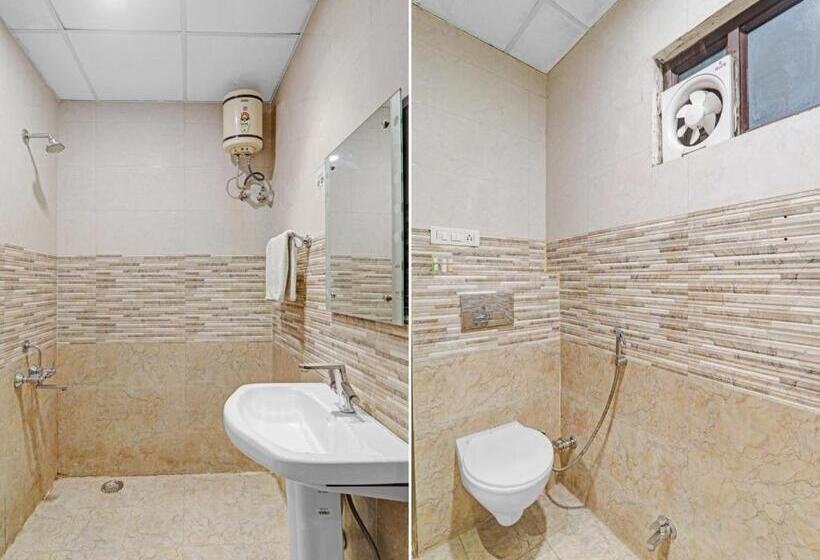 Quarto deluxe, Fab Prakash Inn