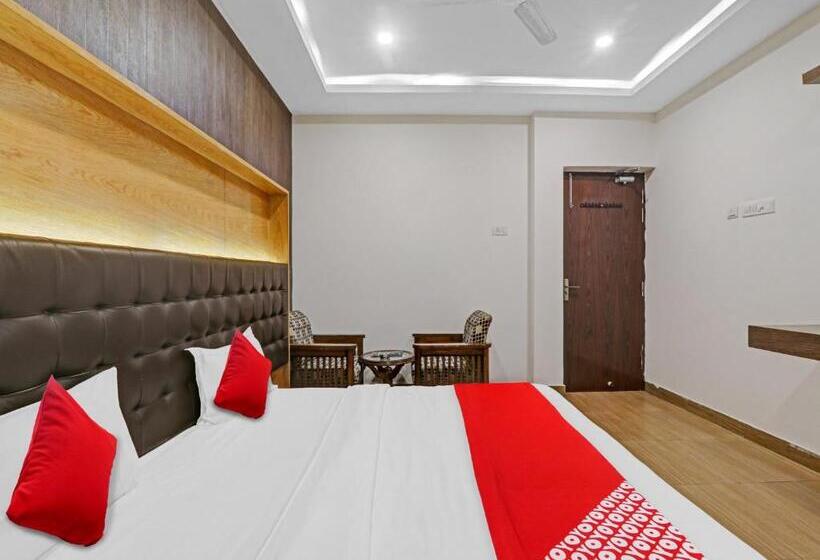 Quarto deluxe, Fab Prakash Inn